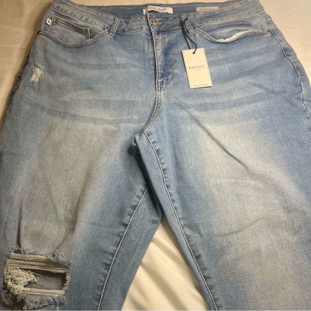 Judy‎ Blue Light Wash Distressed Boyfriend Jeans - Picture 2 of 5